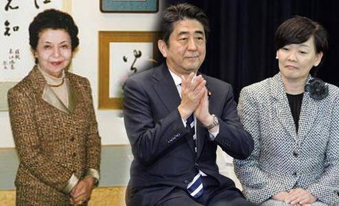 安倍的母亲安倍洋子(左一) 官方回应:安倍亲自上电视咳嗽 证明没吐血