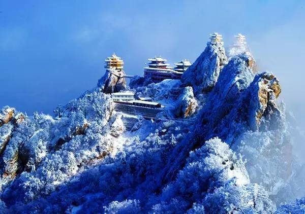 河南:雪后的老君山,磅礴大气.
