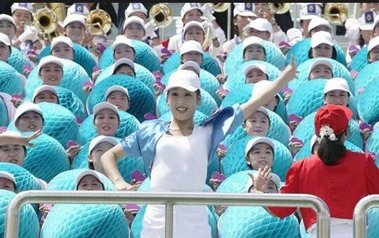 为何朝鲜女人不能穿裤子(图)