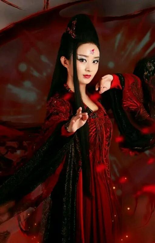 《花千骨》了,这一次赵丽颖一改往日清新可爱的路线,浓妆上阵,妖艳的