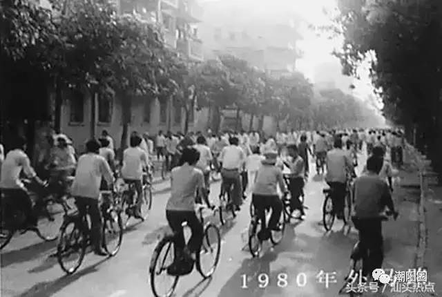 商海初弄潮  1982年,改革开放的浪潮席卷全国,沉默多时的汕头似乎