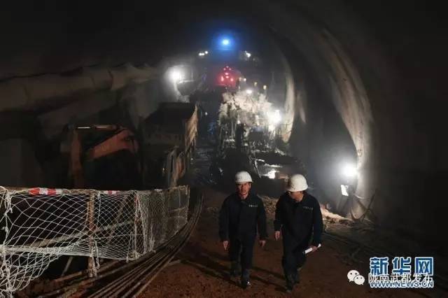 兰渝铁路胡麻岭隧道刚刚贯通!全线通车指日可待