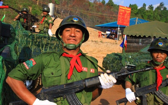 缅甸佤邦军与解放军同步换装轻武器:用上中国