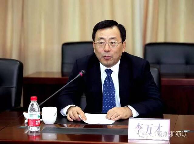 [那些人]女人大代表车牌桂D99999 与高官交往