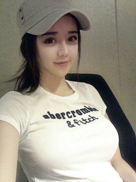 韩国最胸女主播李秀彬晒新照:负担真是越来越