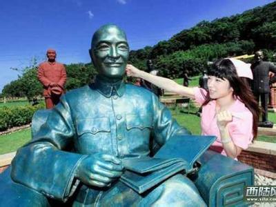 台湾蒋介石头部被涂匪字男人绑情趣用品视频怎么情趣用品铜像下载使用迅雷图片