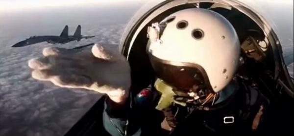 还记得解放军视频《甩掉甩掉,劳保手套》吗?