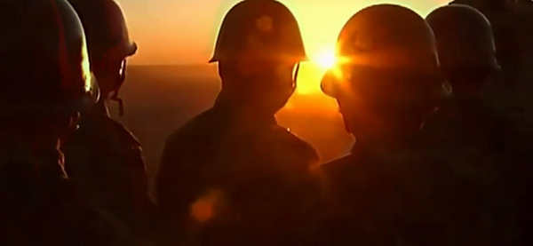 还记得解放军视频《甩掉甩掉,劳保手套》吗?