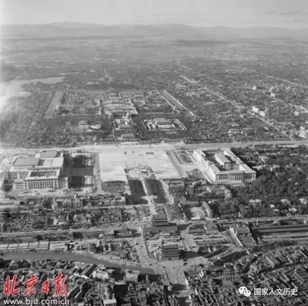 1959年9月1日扩建后的天安门广场北京日报高宏/摄