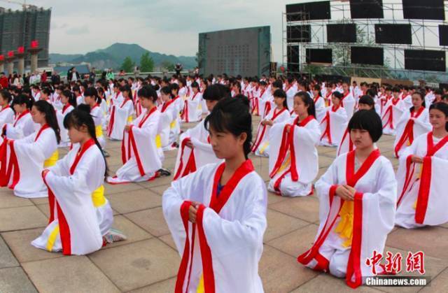 古装为何辣眼:以为是梅长苏 却穿成了店小二-自