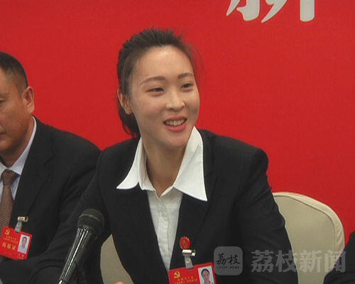 惠若琪正装参加党代会 贡献表情包