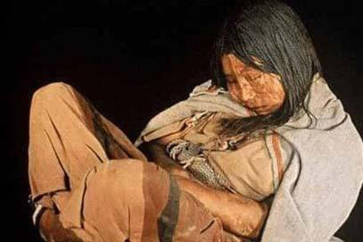 奇!少女木乃伊盘腿而坐冰封500年容颜依旧