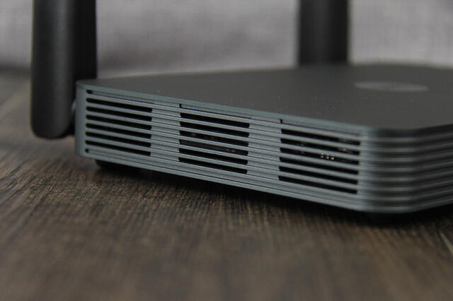 极路由4增强版开箱:全千兆网口