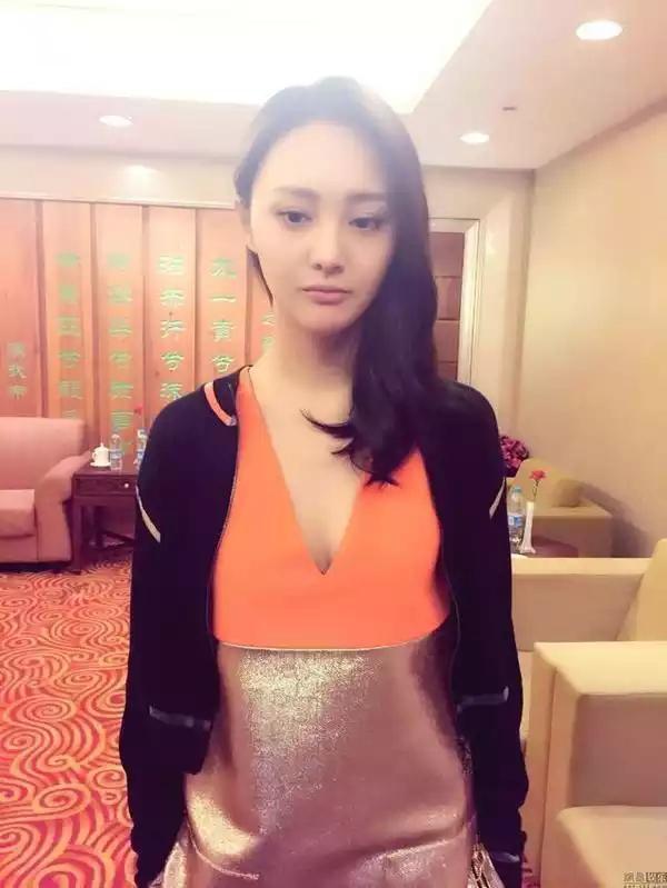 这样的郑爽你见过吗?胸部依旧丰满,好身材性感撩人