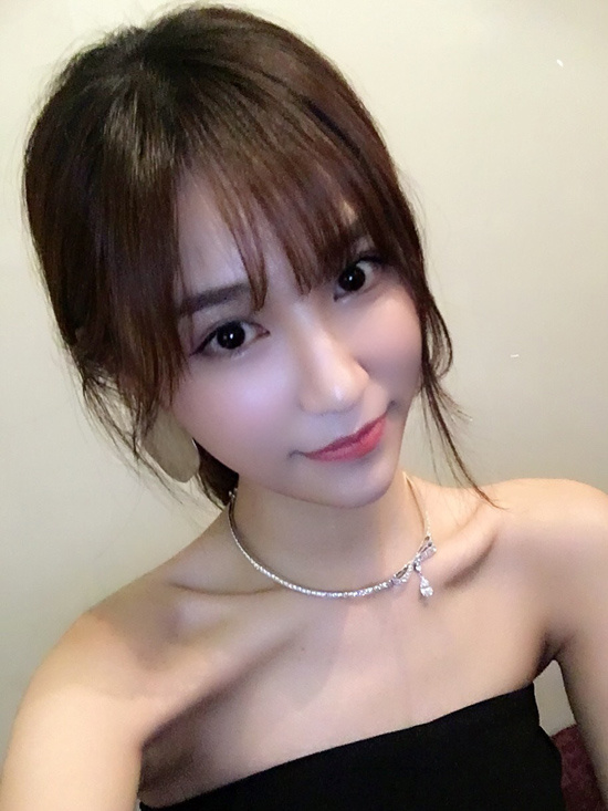 王思聪前女友开直播 60万网友狂追_娱乐_大小新闻