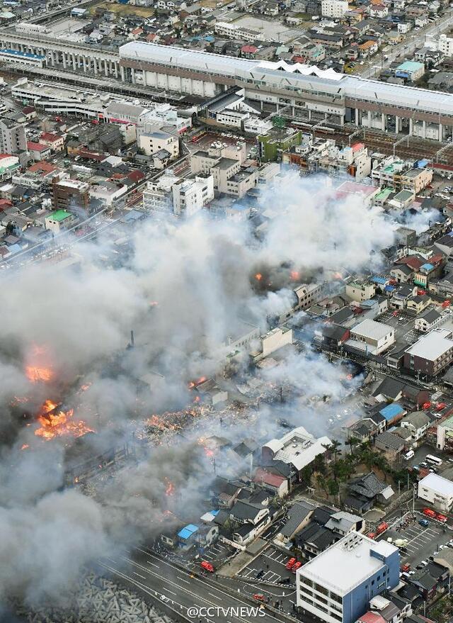 日本新潟县发生火灾140栋房子被烧 凤凰新闻