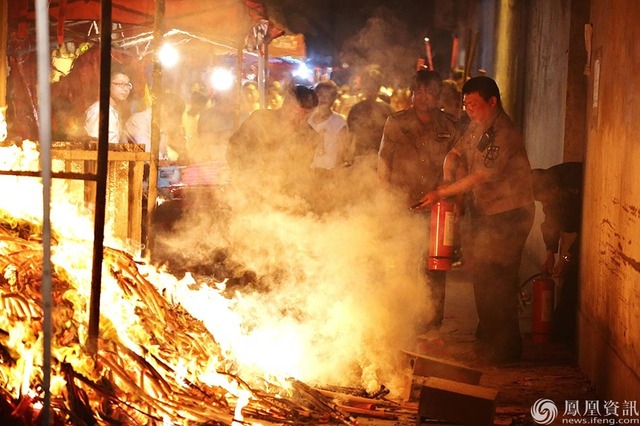中国式教育:紧绷的高考生家长!