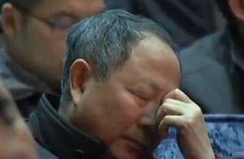 湖北襄阳电视曝光官员打瞌睡画面(组图)