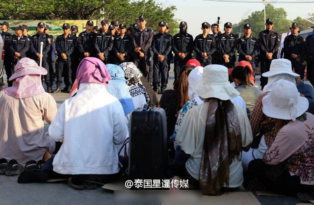 泰国军警逾1000人围攻法身寺 抓贪污住持(图)