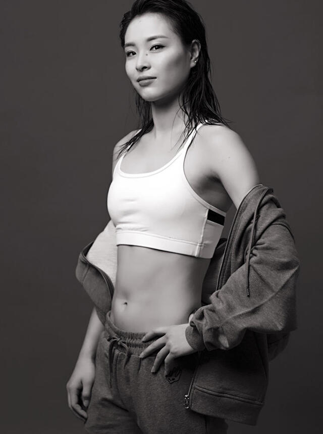 a黑白十足!吴敏霞黑白写真秀性感少妇初性感尝夜生活都市身材图片