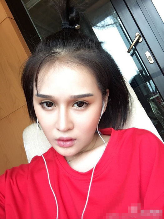 赵本山女儿晒健身照 大秀事业线_蓬莱