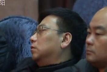 湖北襄阳电视曝光官员打瞌睡画面(组图)