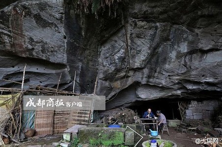 清幽之地静享天伦 四川老两口住山洞54年成“神仙眷侣”