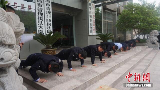 多祝总人口_早期 恭祝总八秩华诞十万人大合唱 陆军总司令部敬制 大张老照片(3)