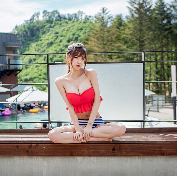 网络女主播神似“娜美” 因不科学的身材爆红-百秀生活