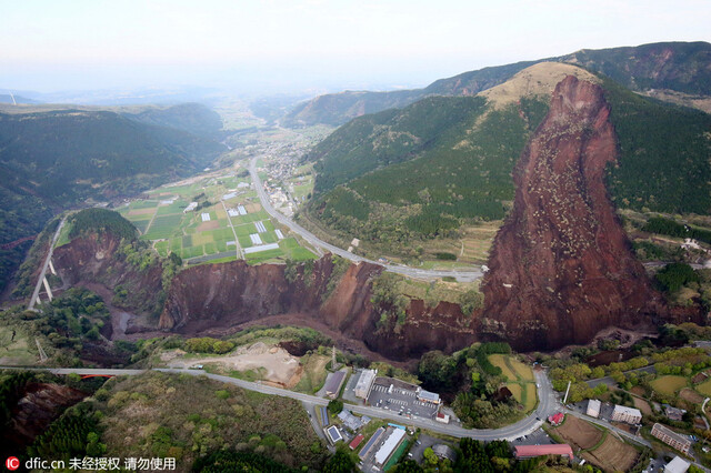 航拍日本大地震,已致13人死亡_首读