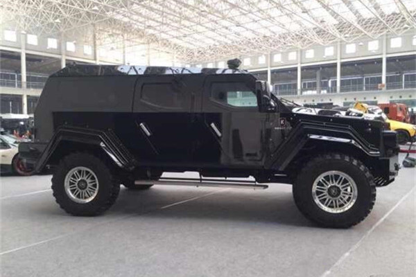 加一箱油要2000元 骑士十五世秒杀悍马