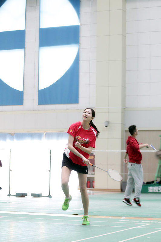 最美<em>羽球女</em>老师走红 秀大长腿酷似女星-凤凰新