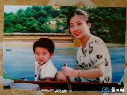 儿子3岁被拐 父抑郁自杀 母寻子25年 -凤凰新闻