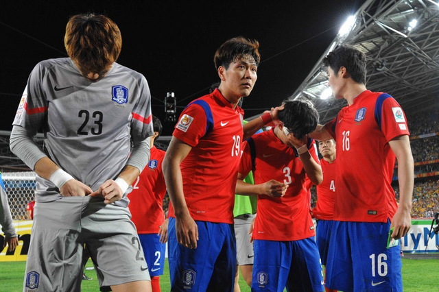 亚洲杯-孙兴慜压哨扳平难救主 韩国球员痛哭
