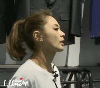 什么情况?阿娇竟穿着透视婚纱 闯入了他的更衣室