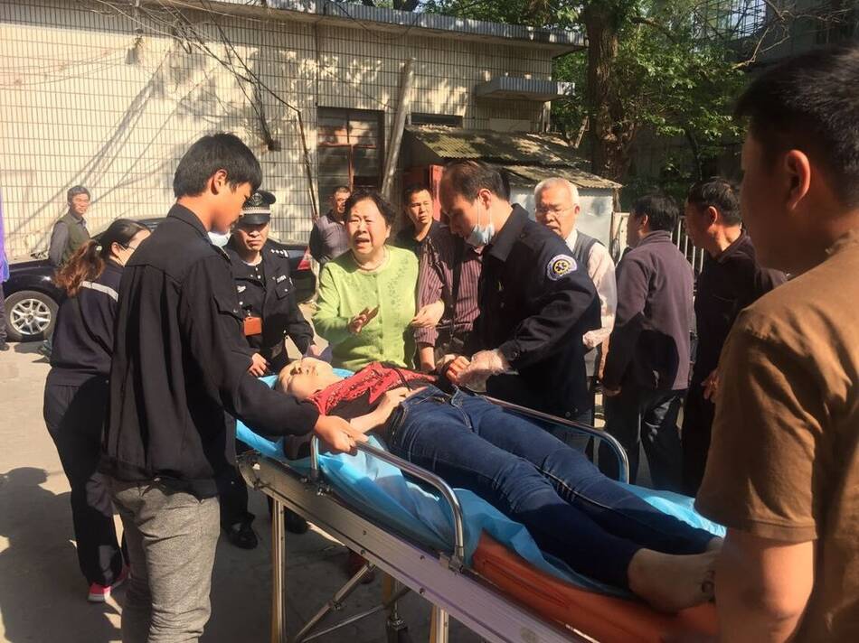 南京 14岁初一女生坠下12楼身亡 
