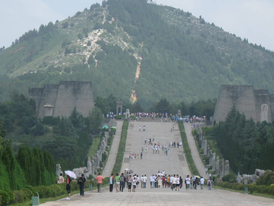 乾陵人口_乾陵地宫图片