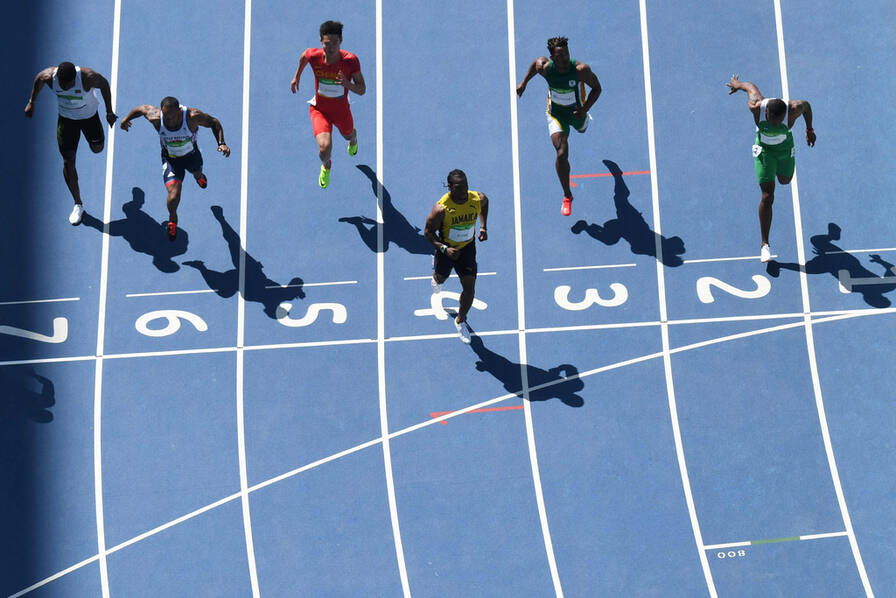 这一刻,中国飞人引短跑王国选手侧目!(组图)