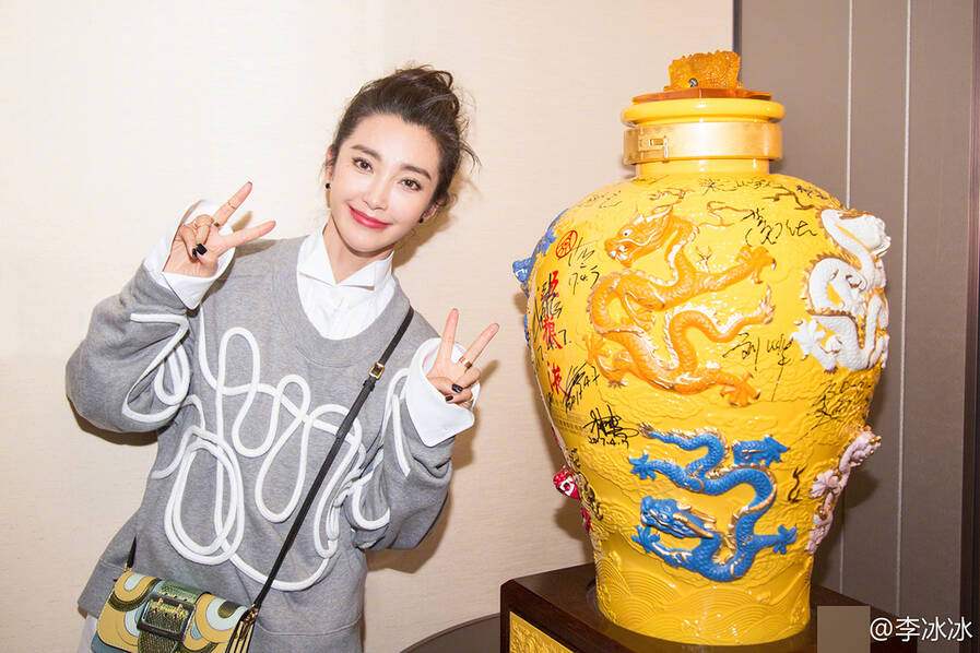 成龙63岁大寿请了谁？能来参宴的才叫腕儿！(图)