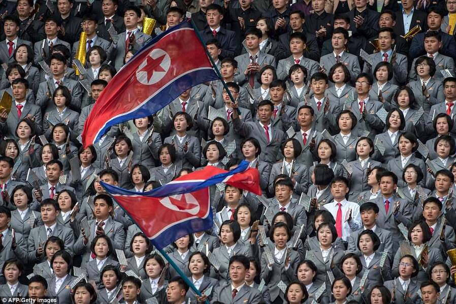韩朝足球赛 朝鲜观众统一服装助威-学网-中国I