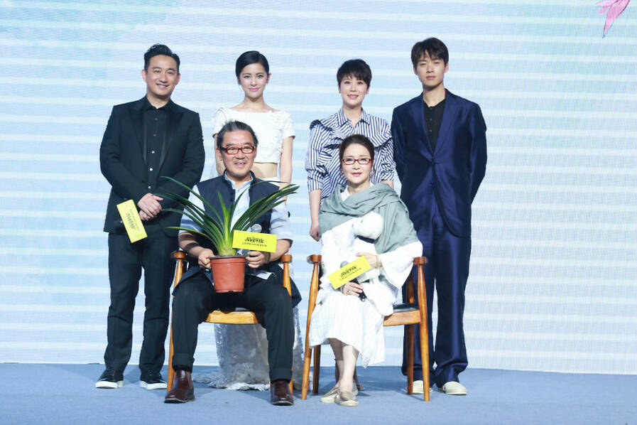这个姥姥的背景身份好厉害！甜馨助阵姥姥新片 祖孙三代同台颜值高