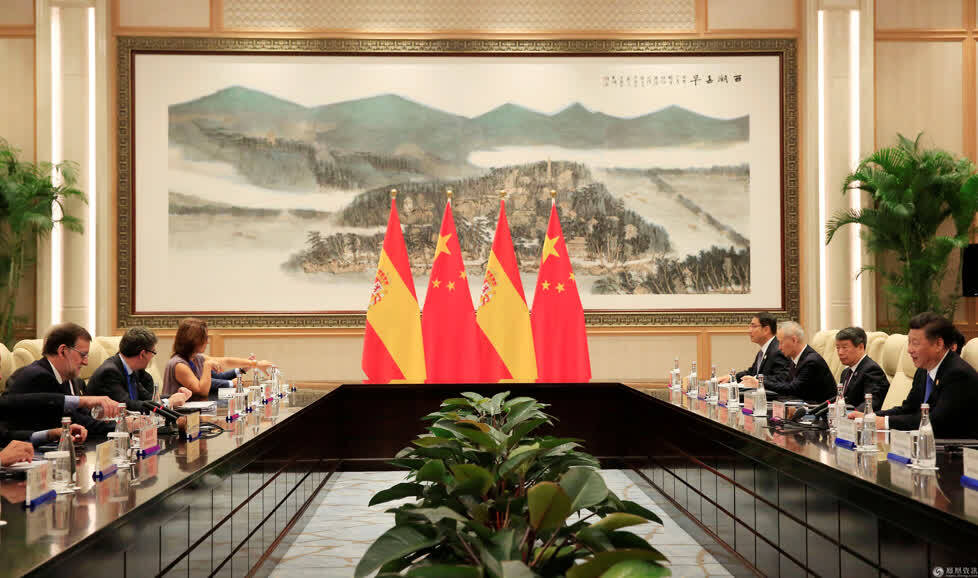 习近平会见西班牙首相拉霍伊-中国学网-中国IT