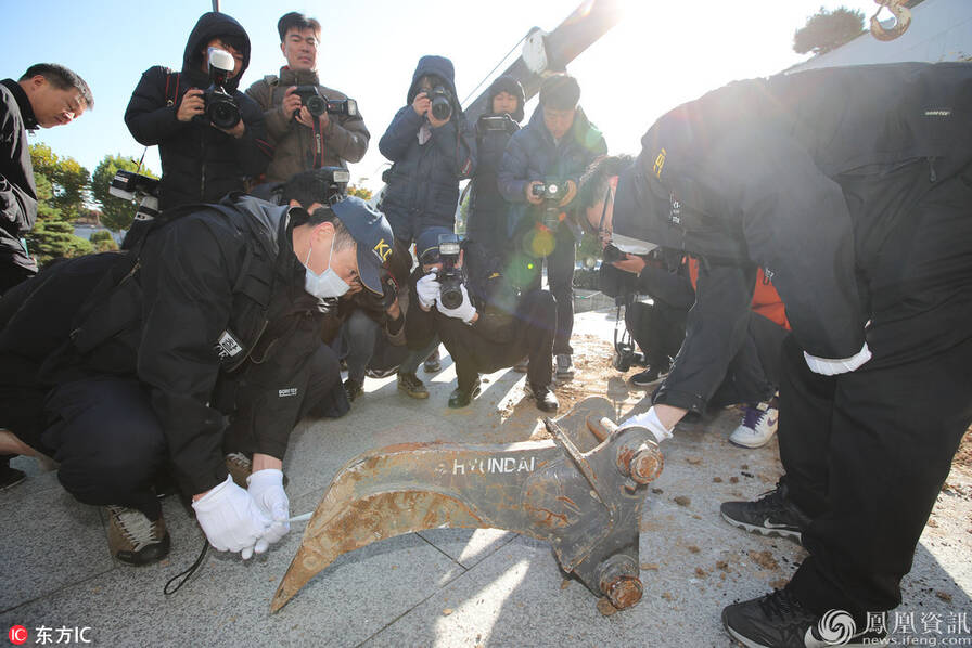 韩国男子驾推土机冲击最高检察官办公室现场(图)
