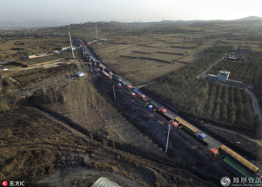 一条为了治理雾霾而堵起来的“长龙”(高清组图)