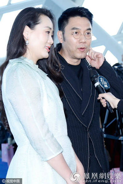 结婚22年,47岁林依轮和名模娇妻这么秀恩爱