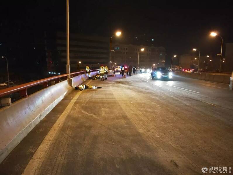哈尔滨5名环卫工被撞身亡 市民:撞飞到对向车