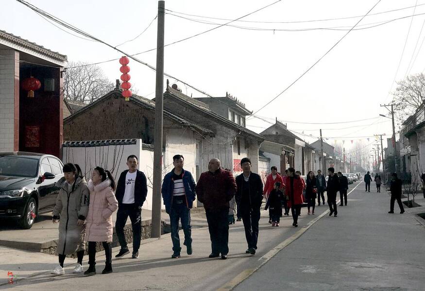 小龙虾每亩一年收入_农村一年收入(2)