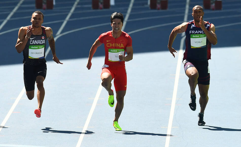 这一刻,中国飞人引短跑王国选手侧目!(组图)