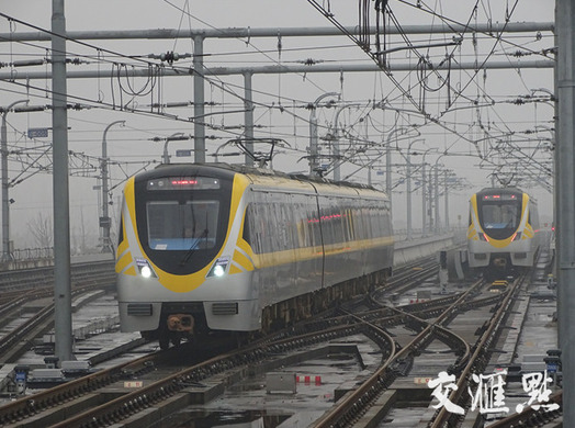 南京地铁S9号线小长假开通 市民蜂拥体验(组图)_江苏频道_凤凰网