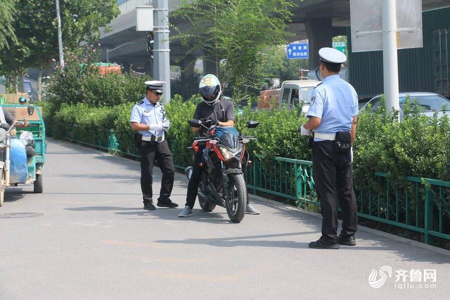半小时12起!济南交警严查摩托车